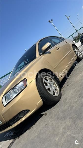 Usado Volvo S40 Momentum 136 CV (100 kW) 2007 Beige Berlina