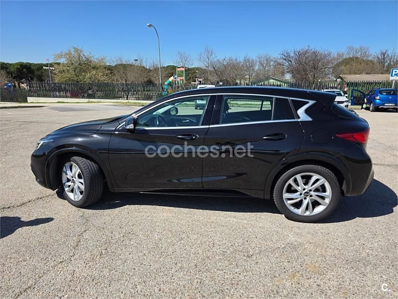 Usado Infiniti Q30 122 CV (89 kW) 2019 Negro Berlina