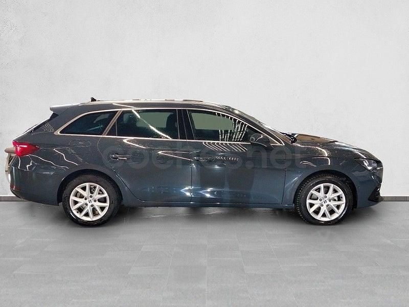 Usado Seat Leon Style 116 CV (85 kW) 2025 Azul Familiar