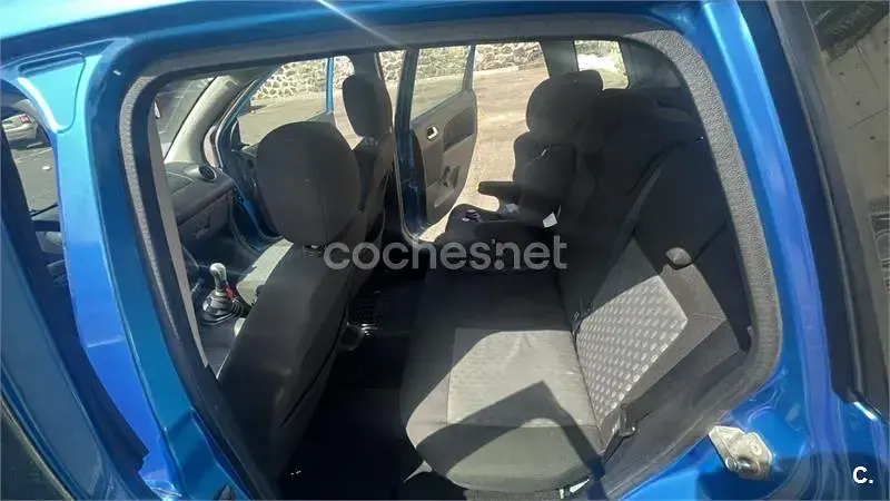 Usado Ford Fiesta Trend 80 CV (58 kW) 2004 Azul Utilitario