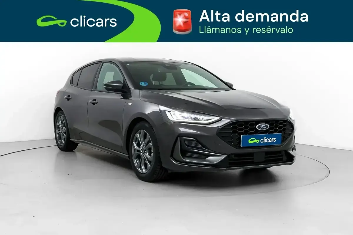 Usado Ford Focus ST-Line 125 CV (91 kW) 2023 Gris / plata Berlina