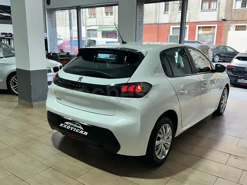 Usado Peugeot 208 Active 100 CV (73 kW) 2022 Blanco Utilitario