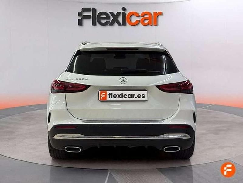 Usado Mercedes GLA200 150 CV (110 kW) 2024 Blanco SUV