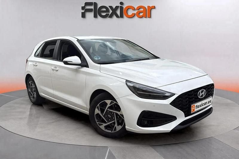 Blanco Usado 2024 Hyundai i30 Berlina | 16.970 € (Precio justo) - Imagen 1/4