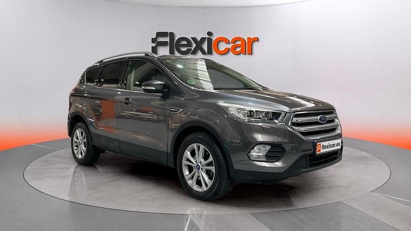 Usado Ford Kuga Trend+ 150 CV (110 kW) 2018 Gris SUV