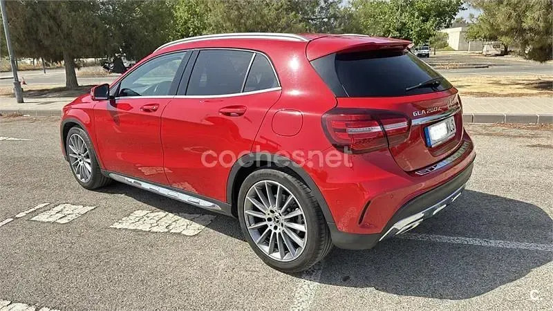 Usado Mercedes GLA200 136 CV (100 kW) 2018 Rojo SUV
