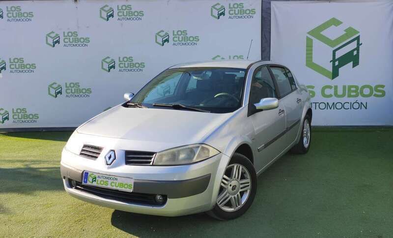 Gris Usado 2004 Renault Mégane II Dynamique Berlina | 3599 € (Super precio) - Imagen 1/4
