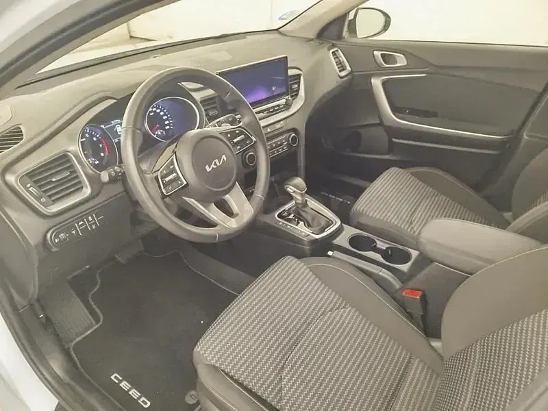 Usado Kia Ceed 100 CV (73 kW) 2025 Blanco Utilitario