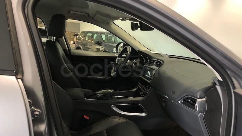 Usado Jaguar F-Pace R-Sport 180 CV (132 kW) 2020 Gris / plata SUV