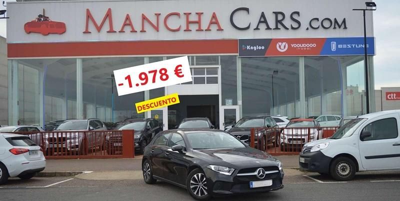 Usado Mercedes A180 136 CV (100 kW) 2021 Negro Utilitario