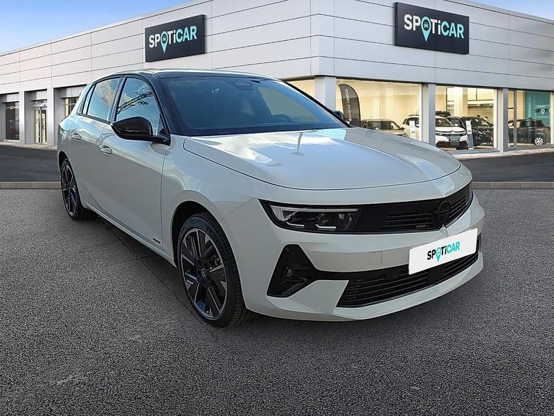 Usado Opel Astra 114 kW (156 HP) 2023 Branco Sedan