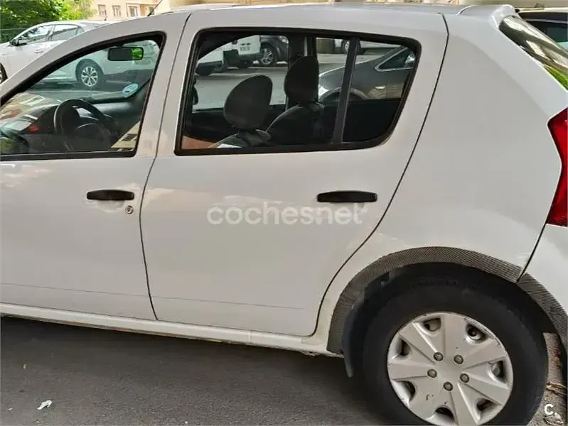 Usado Dacia Sandero Base 75 CV (55 kW) 2012 Blanco Berlina