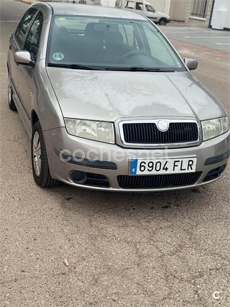 Usado Skoda Fabia 70 CV (51 kW) 2007 Gris / plata Berlina