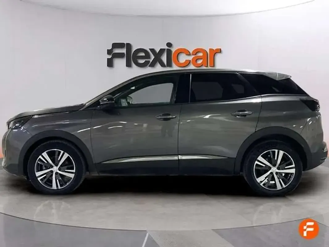 Usado Peugeot 3008 Allure 131 CV (96 kW) 2023 Gris SUV