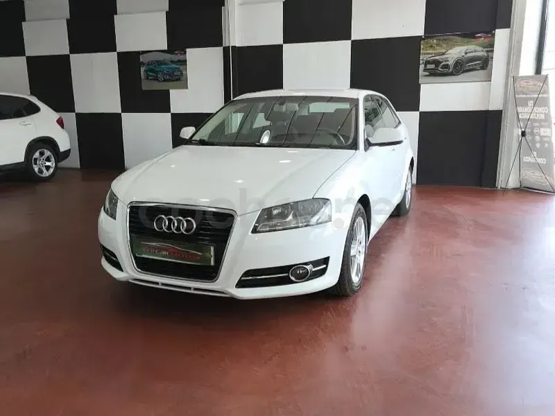Usado Audi A3 Attraction 105 CV (77 kW) 2012 Blanco Utilitario
