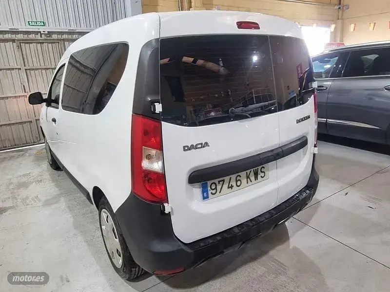 Usado Dacia Dokker Essentiel 95 CV (69 kW) 2019 Blanco Monovolumen