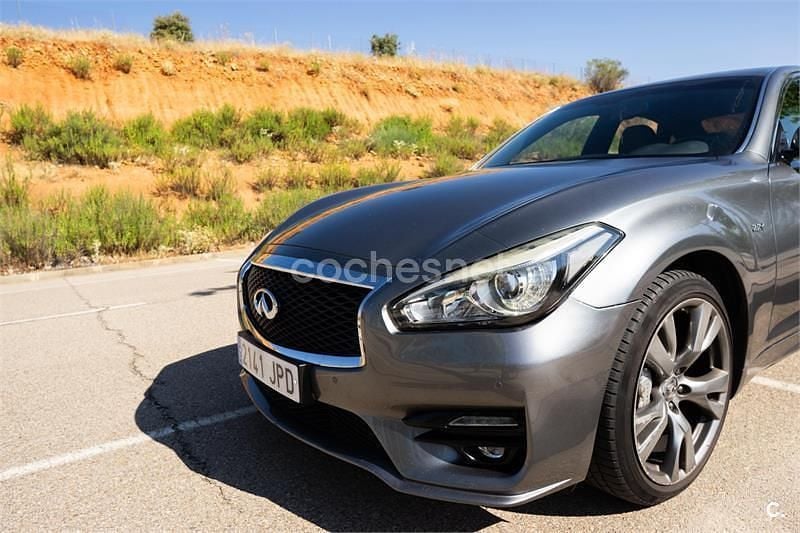 Gris / plata Usado 2015 Infiniti Q70 Sport Tech Berlina | 10.950 € - Imagen 1/4