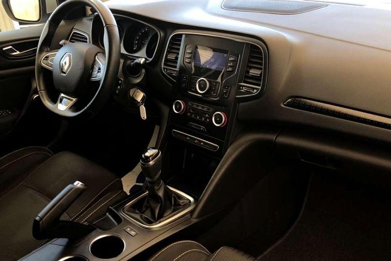 Usado Renault Mégane IV Intens 90 CV (66 kW) 2016 Gris Utilitario