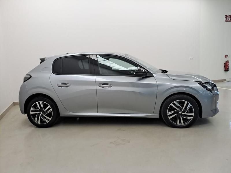 Usado Peugeot 208 Allure 101 CV (74 kW) 2023 Gris Utilitario