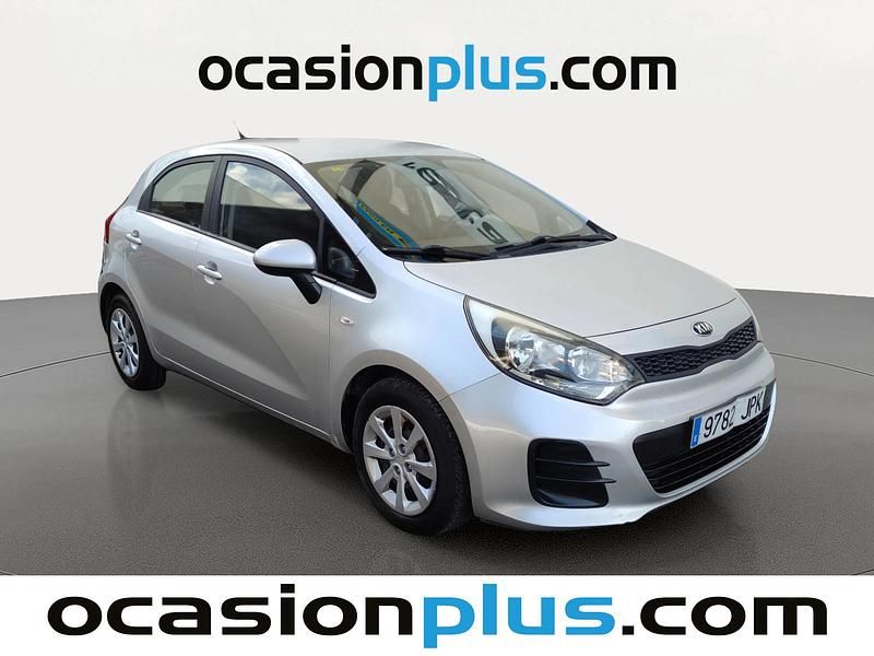 Usado Kia Rio 75 CV (55 kW) 2016 Gris plata Utilitario