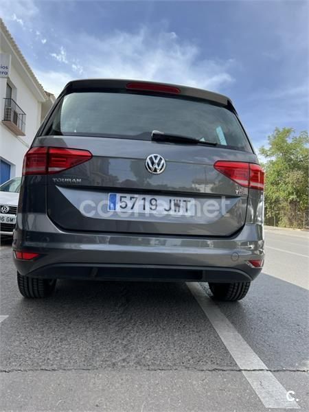 Gris / plata Usado 2017 VW Touran Edition Monovolumen | 16.990 € (Caro) - Imagen 1/4