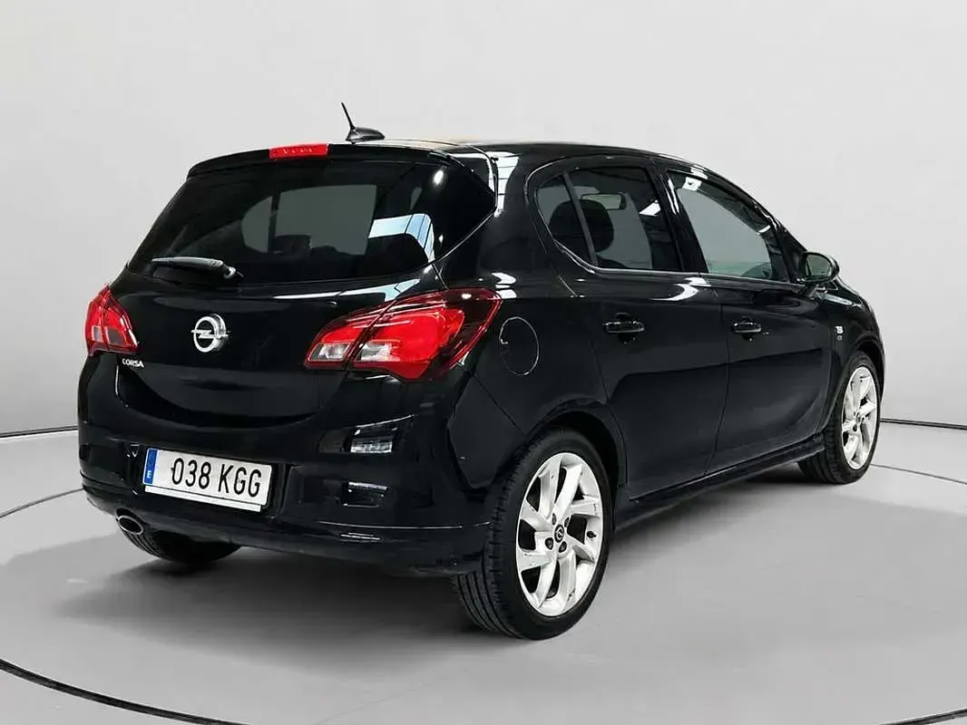 Usado Opel Corsa Selective 90 CV (66 kW) 2017 Negro Utilitario