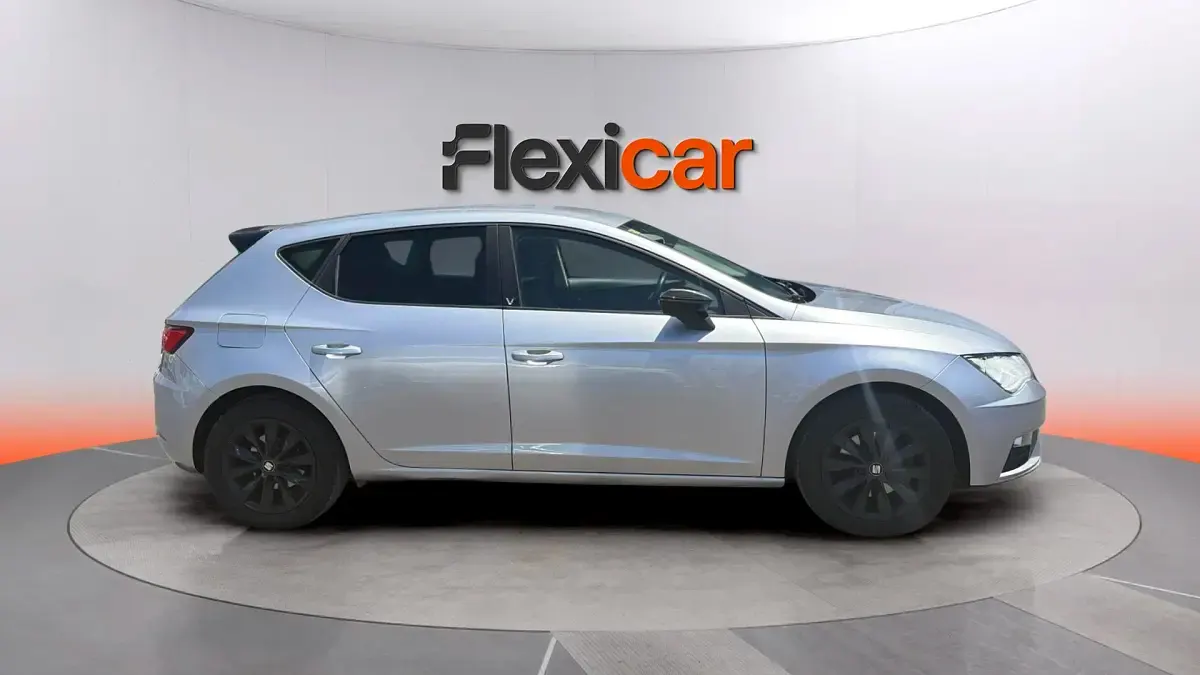Usado Seat Leon 150 CV (110 kW) 2019 Gris Berlina