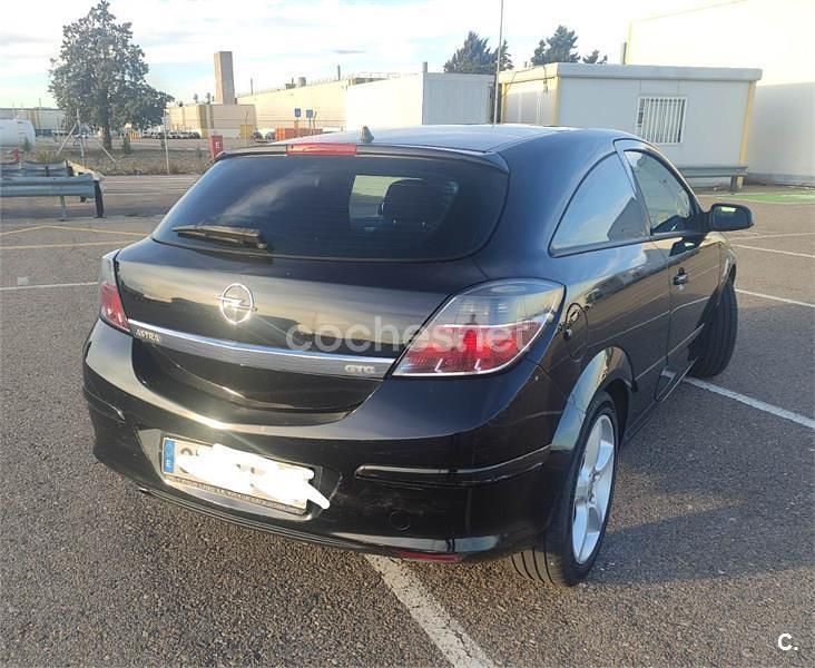 Usado Opel Astra GTC Sport 120 CV (88 kW) 2007 Negro Berlina