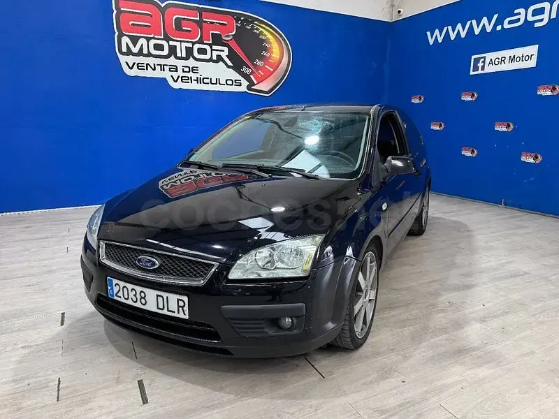Usado Ford Focus Titanium 136 CV (100 kW) 2005 Negro Berlina