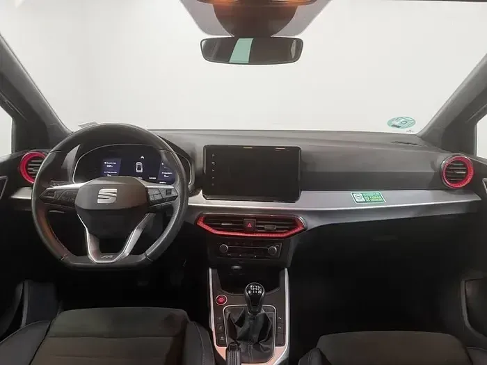 Usado Seat Arona FR 110 CV (80 kW) 2024 Gris SUV