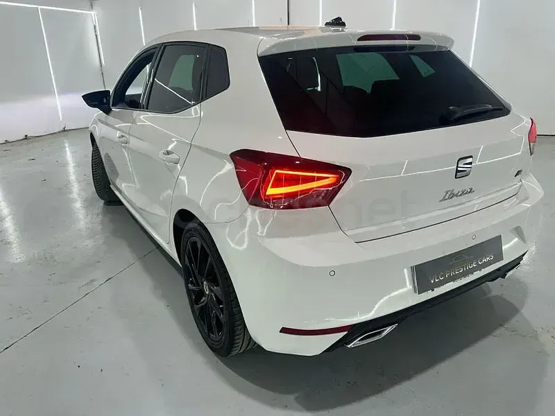 Usado Seat Ibiza FR 150 CV (110 kW) 2022 Blanco Utilitario