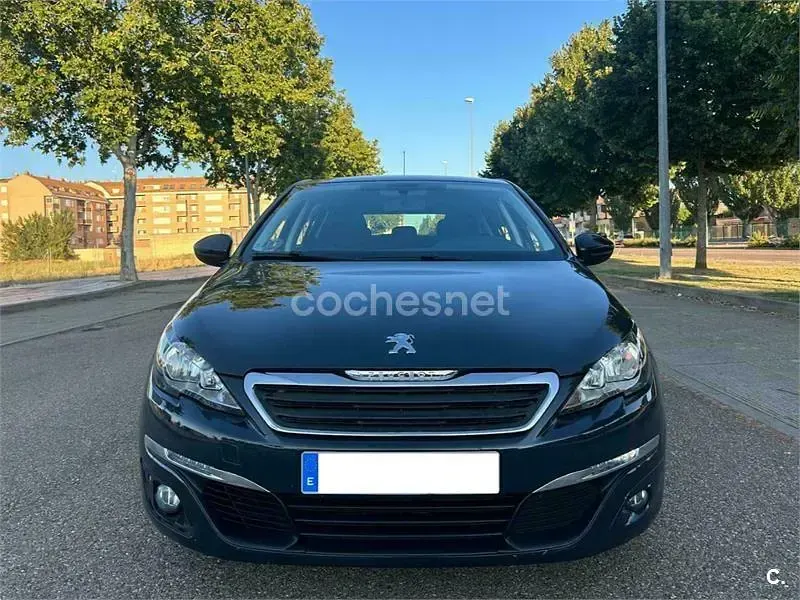 Usado Peugeot 308 Active 100 CV (73 kW) 2017 Negro Berlina