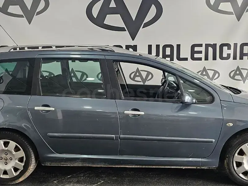 Usado Peugeot 307 110 CV (80 kW) 2007 Gris / plata Familiar