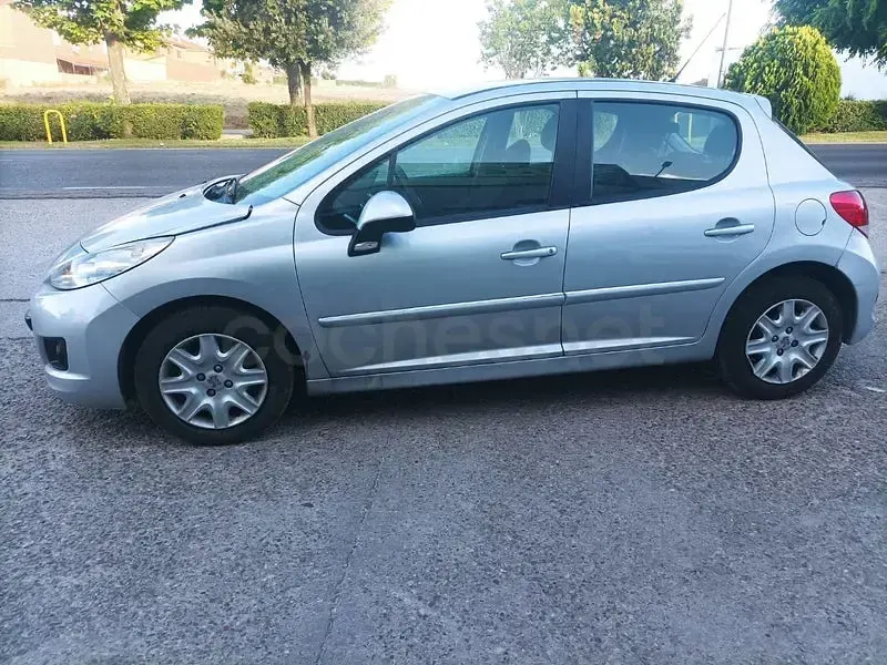 Usado Peugeot 207 68 CV (50 kW) 2014 Gris / plata Descapotable