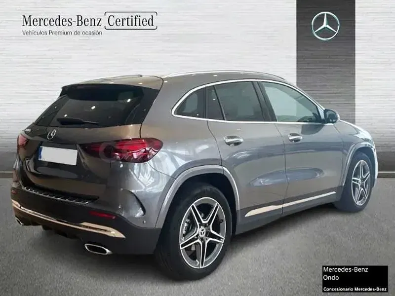 Usado Mercedes GLA200 150 CV (110 kW) 2025 Gris montaña SUV