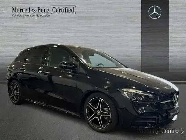 Usado Mercedes B200 150 CV (110 kW) 2023 Negro noche Utilitario