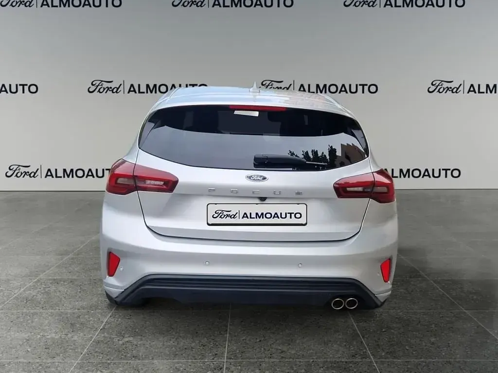 Usado Ford Focus ST-Line 155 CV (114 kW) 2024 Plata perla (metalizado) Berlina