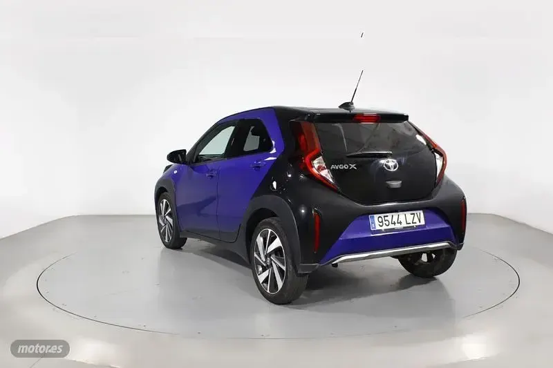 Usado Toyota Aygo X Edition 72 CV (52 kW) 2022 Azul SUV