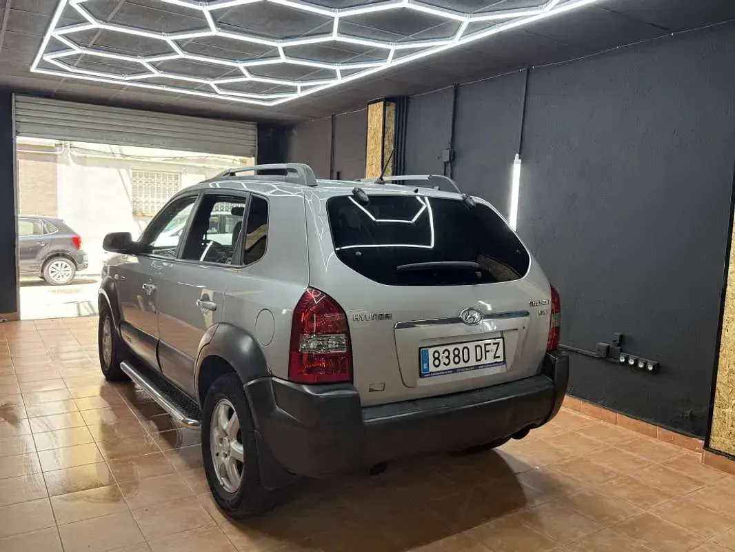 Usado Hyundai Tucson Style 112 CV (82 kW) 2005 Gris / plata SUV