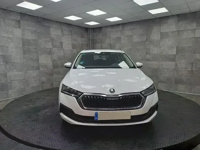 Usado Skoda Octavia 110 CV (80 kW) 2021 Blanco Familiar
