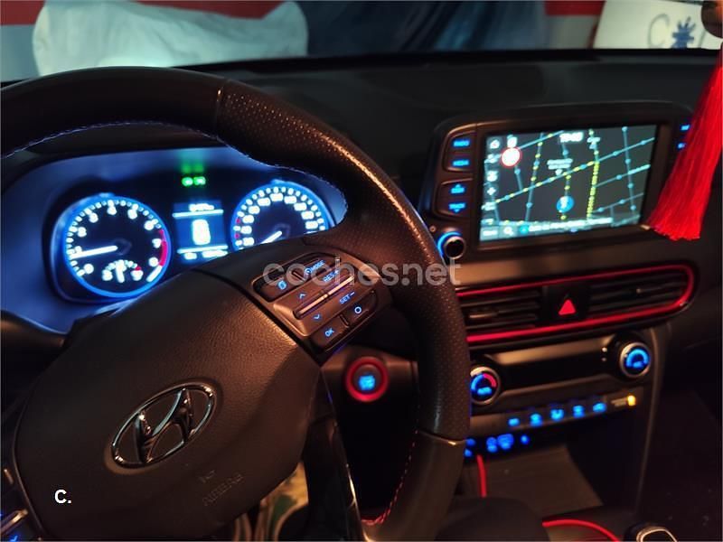 Usado Hyundai Kona 120 CV (88 kW) 2018 Gris / plata SUV