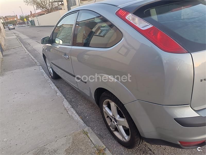 Usado Ford Focus Sport 136 CV (100 kW) 2006 Gris / plata Berlina