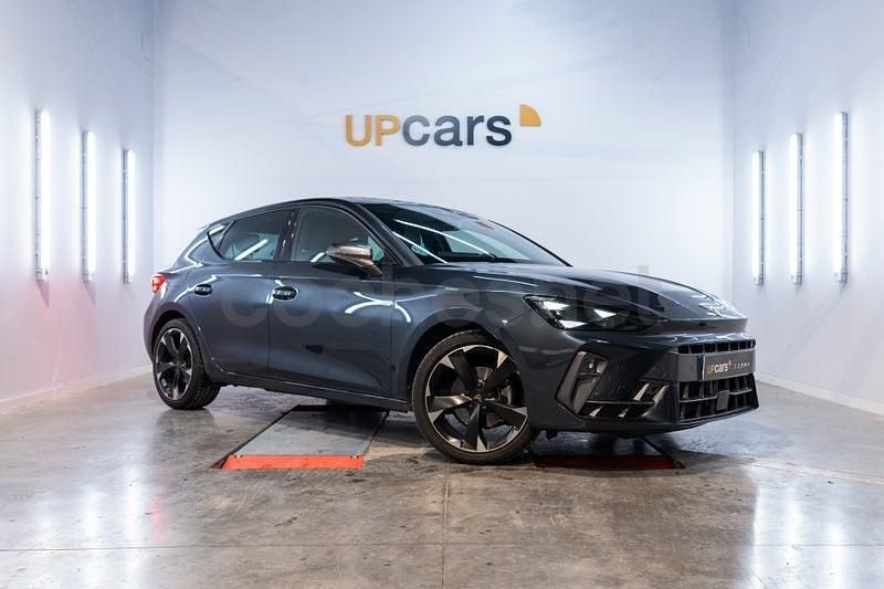 Usado Cupra Leon 150 CV (110 kW) 2024 Gris / plata Berlina