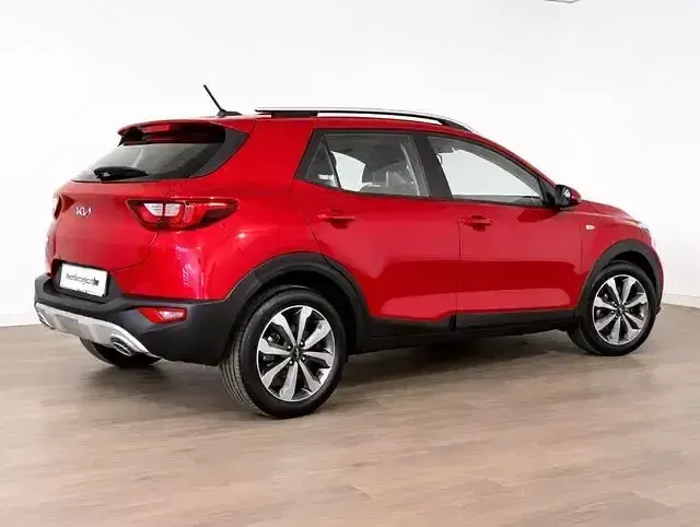Usado Kia Stonic 101 CV (74 kW) 2021 Burdeos SUV