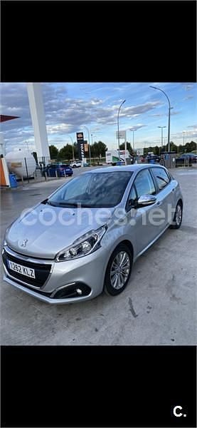 Usado Peugeot 208 Style 82 CV (60 kW) 2018 Gris / plata Utilitario