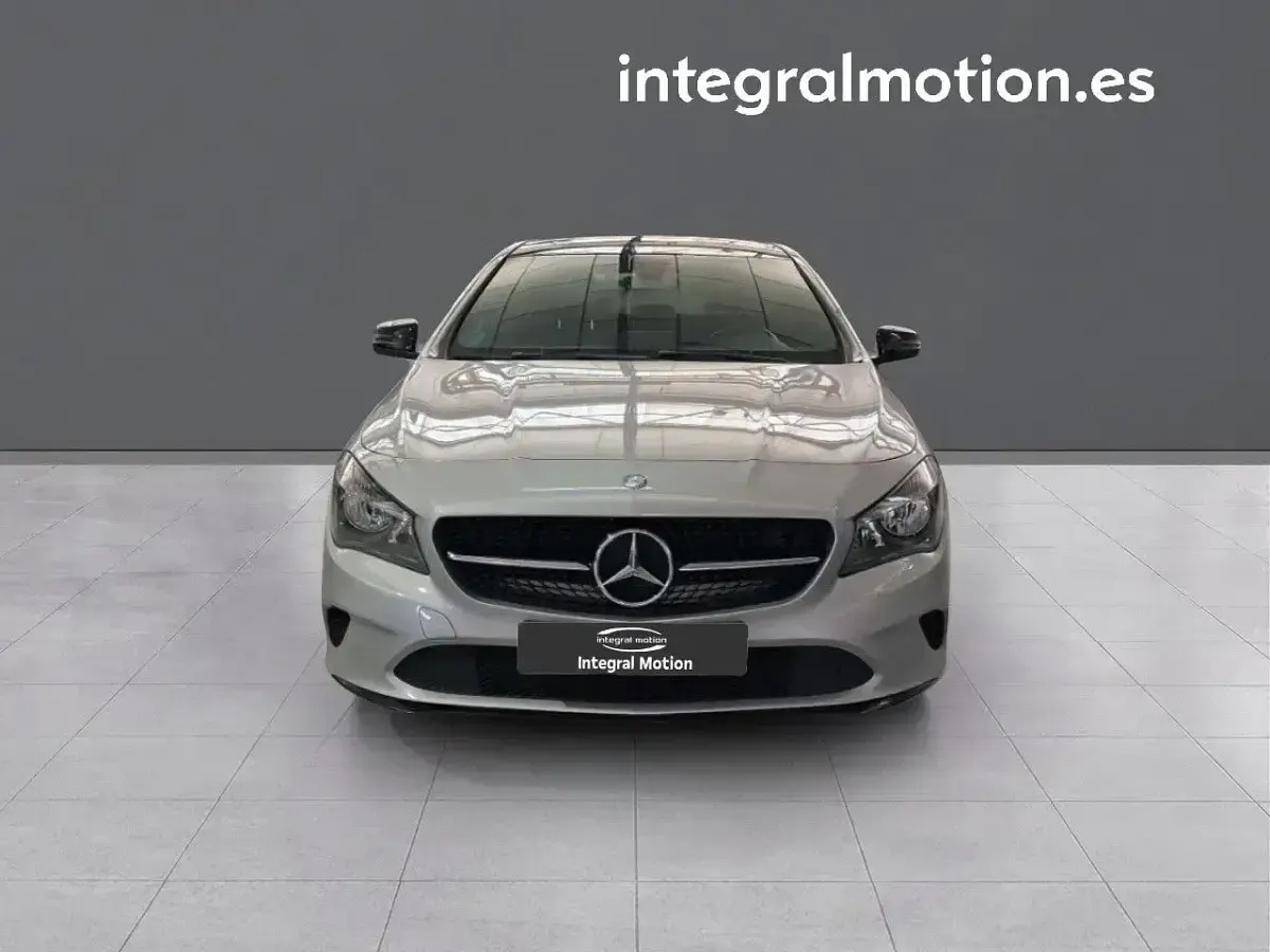 Usado Mercedes CLA200 136 CV (100 kW) 2017 Gris Berlina