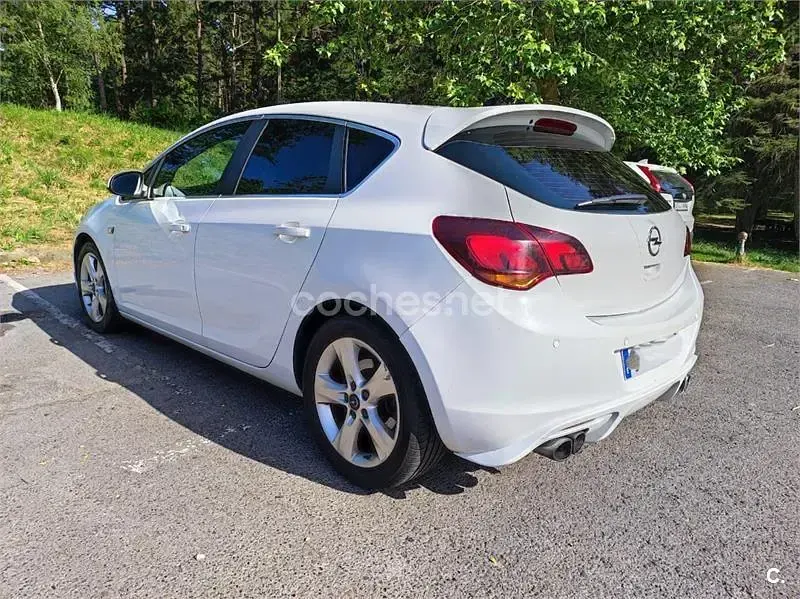 Usado Opel Astra Sport 125 CV (91 kW) 2011 Blanco Berlina