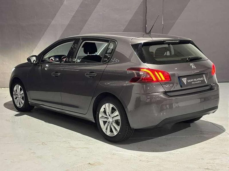 Usado Peugeot 308 SW Style 131 CV (96 kW) 2021 Gris Familiar