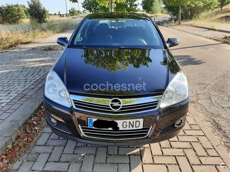 Negro Usado 2009 Opel Astra Enjoy Berlina | 3350 € (Precio justo) - Imagen 1/4