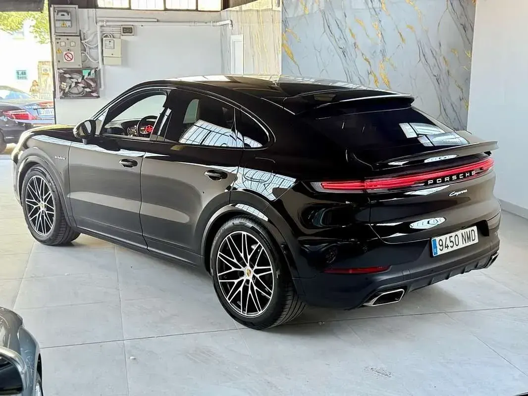 Usado Porsche Cayenne E-Hybrid Platinum Edition 462 CV (339 kW) 2023 Negro SUV